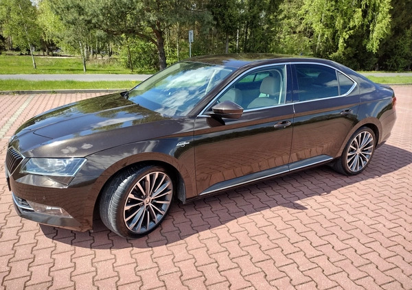 Skoda Superb cena 96500 przebieg: 88000, rok produkcji 2017 z Warszawa małe 781